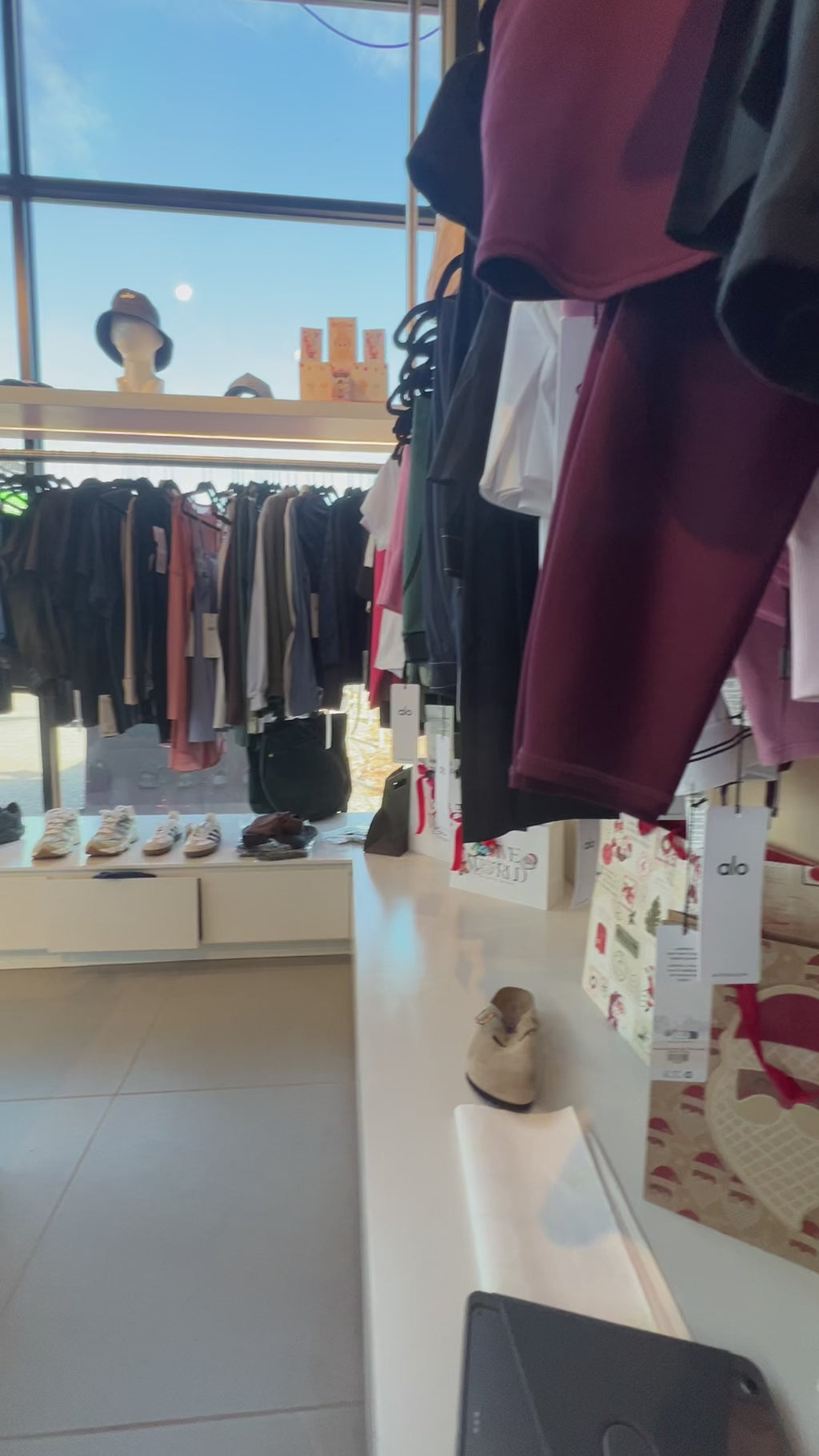 Cropped accolade crewneck